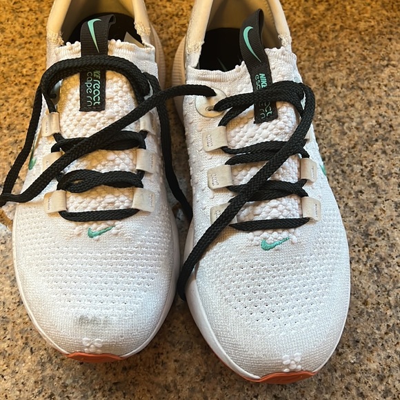 Shoes - Picture 4 of 5